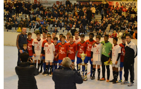 TOURNOI EN SALLE DE LA ROCHE VF : DU BEAU JEU , DU FAIR PLAY ET DE LA CONVIVIALITÉ 