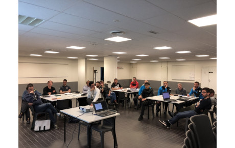 LES ÉDUCATEURS EN RÉUNION TECHNIQUE