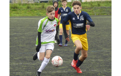 U15 D1 : LA ROCHE VF DOMINE LARGEMENT LES DÉBATS 